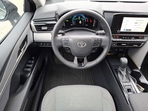 Used 2025 Toyota Camry LE w/ Convenience Package image 12