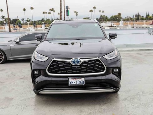 Used 2023 Toyota Highlander Platinum AWD/4WD image 3