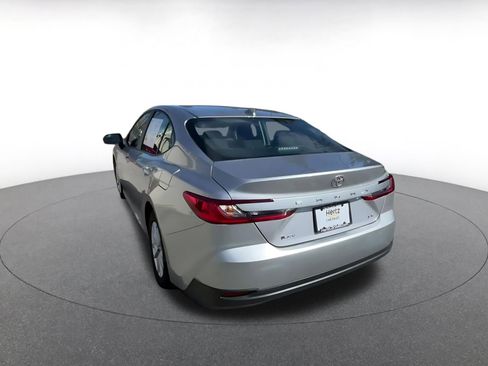 Used 2025 Toyota Camry LE image 11