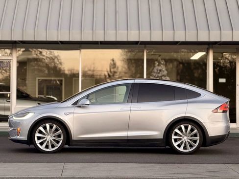 Used 2016 Tesla Model X Performance image 6