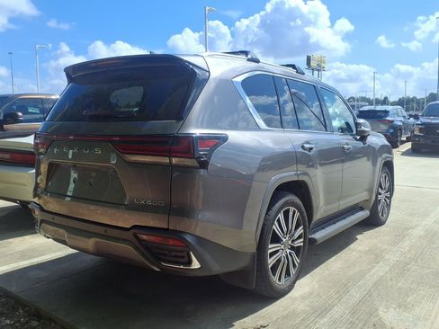 Used 2024 Lexus LX 600 4WD w/ Luxury Package image 6