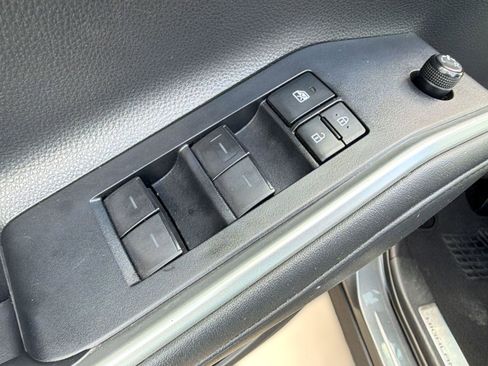 Used 2021 Toyota Highlander XSE FWD image 21
