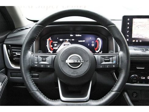 Used 2024 Nissan Rogue Platinum w/ Platinum Premium Package FWD image 9