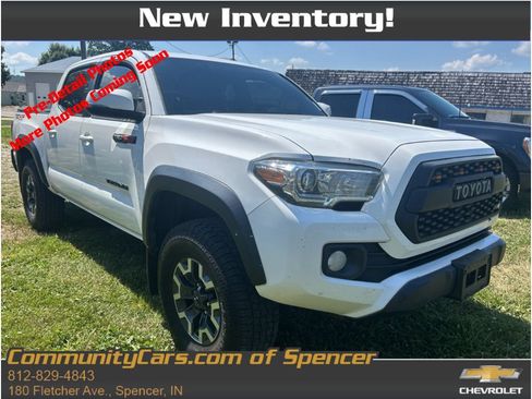 Used 2017 Toyota Tacoma TRD Off-Road AWD/4WD image 1