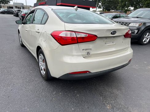 Used 2015 Kia Forte LX FWD image 3