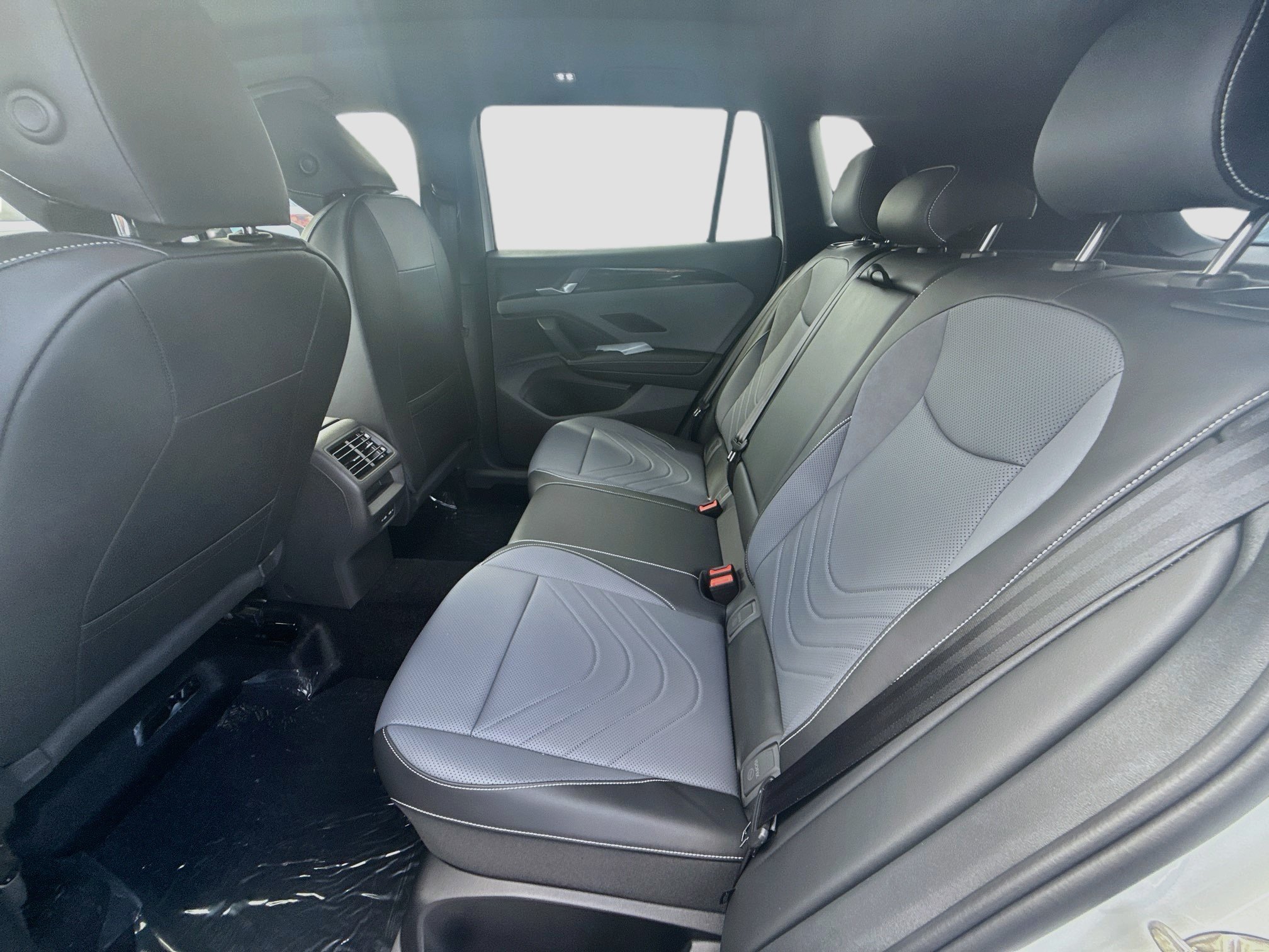 New 2026 Volkswagen Tiguan SE R-Line FWD image 20