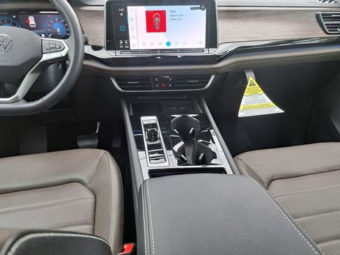 Used 2025 Volkswagen Atlas SEL image 22