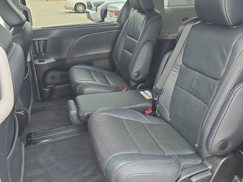 Used 2017 Toyota Sienna SE w/ SE Preferred Package image 15