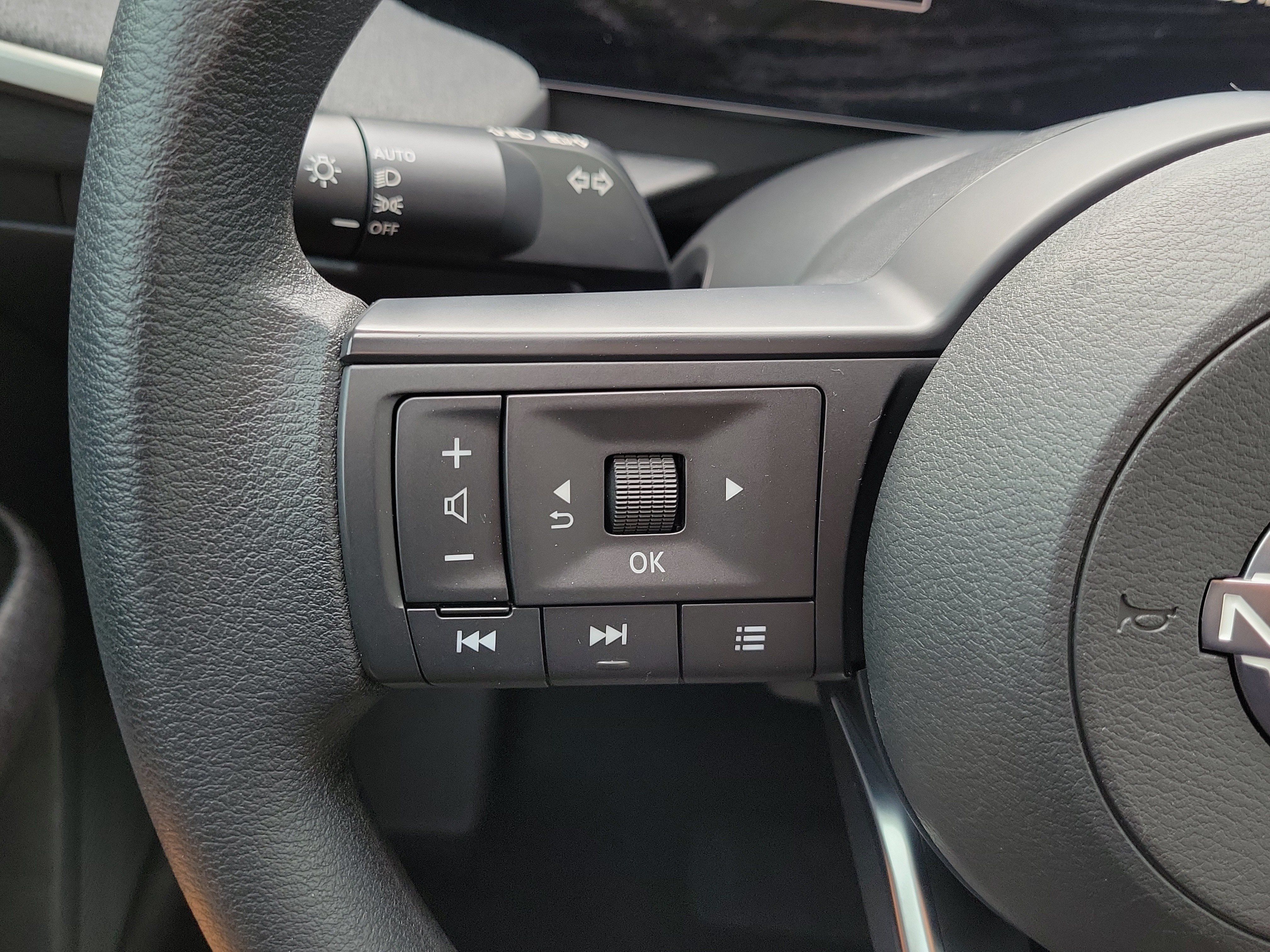 Certified 2025 Nissan Kicks SV w/ SV Premium Package FWD image 21