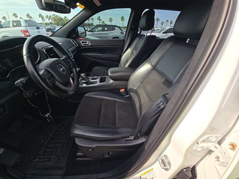 Used 2020 Jeep Grand Cherokee Altitude RWD image 3