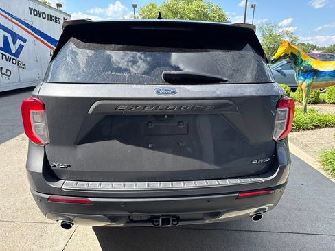 Used 2022 Ford Explorer XLT w/ Equipment Group 202A AWD/4WD image 9
