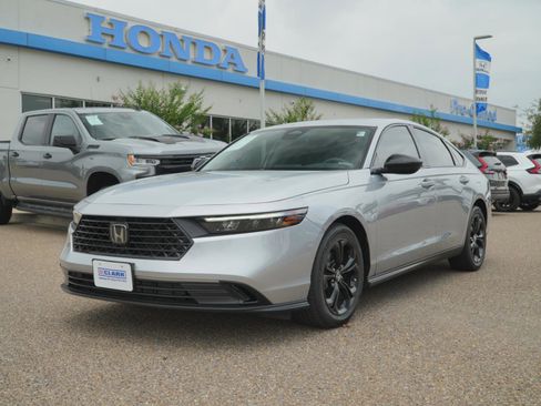 Used 2025 Honda Accord SE image 1