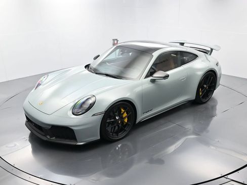 Certified 2025 Porsche 911 Carrera GTS RWD image 30