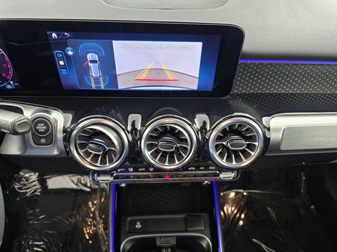 Certified 2025 Mercedes-Benz GLB 250 image 21