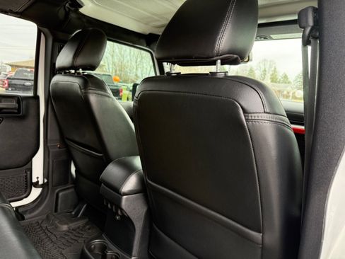 Used 2016 Jeep Wrangler Unlimited Sahara image 20