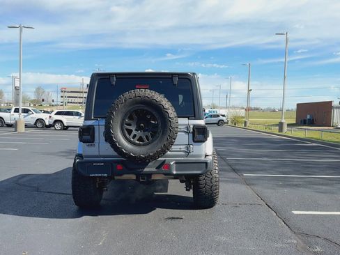 Used 2020 Jeep Wrangler Unlimited Sahara AWD/4WD image 2