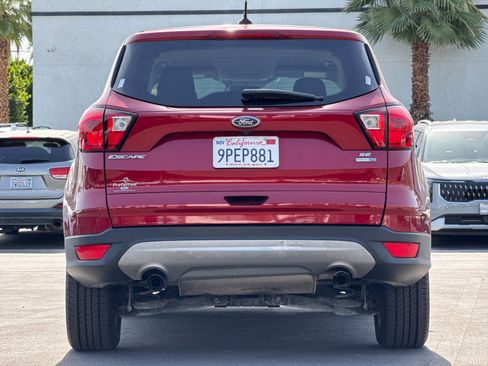 Used 2019 Ford Escape SE image 4