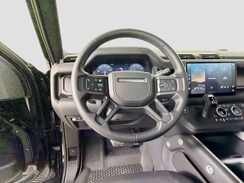 Certified 2025 Land Rover Defender 90 V8 AWD/4WD image 11