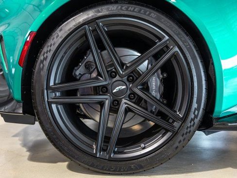 Used 2025 Aston Martin V8 Vantage Coupe RWD image 27