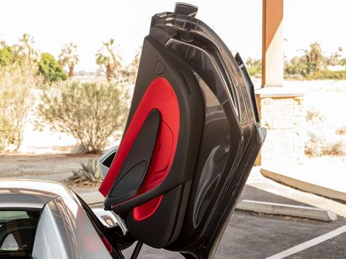 Used 2019 McLaren 570S Spider RWD image 22