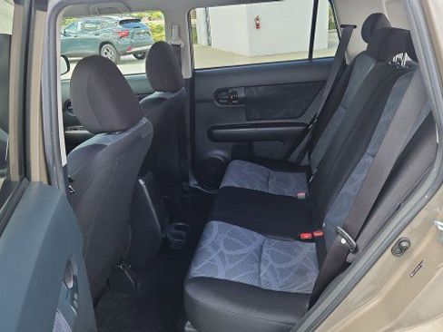Used 2011 Scion xB FWD image 22