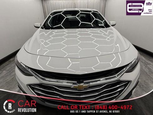 Used 2024 Chevrolet Malibu LT image 2