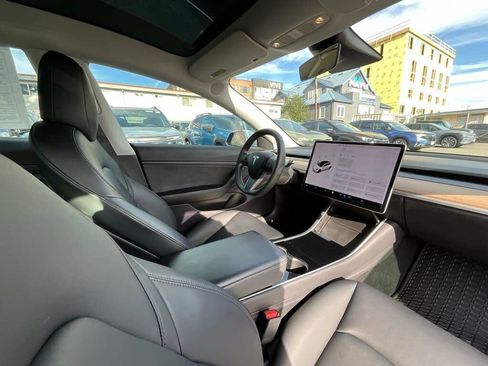 Used 2019 Tesla Model 3 Mid Range image 17