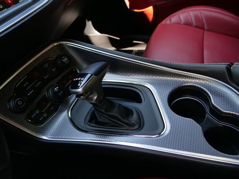 Used 2018 Dodge Challenger SRT Hellcat RWD image 15