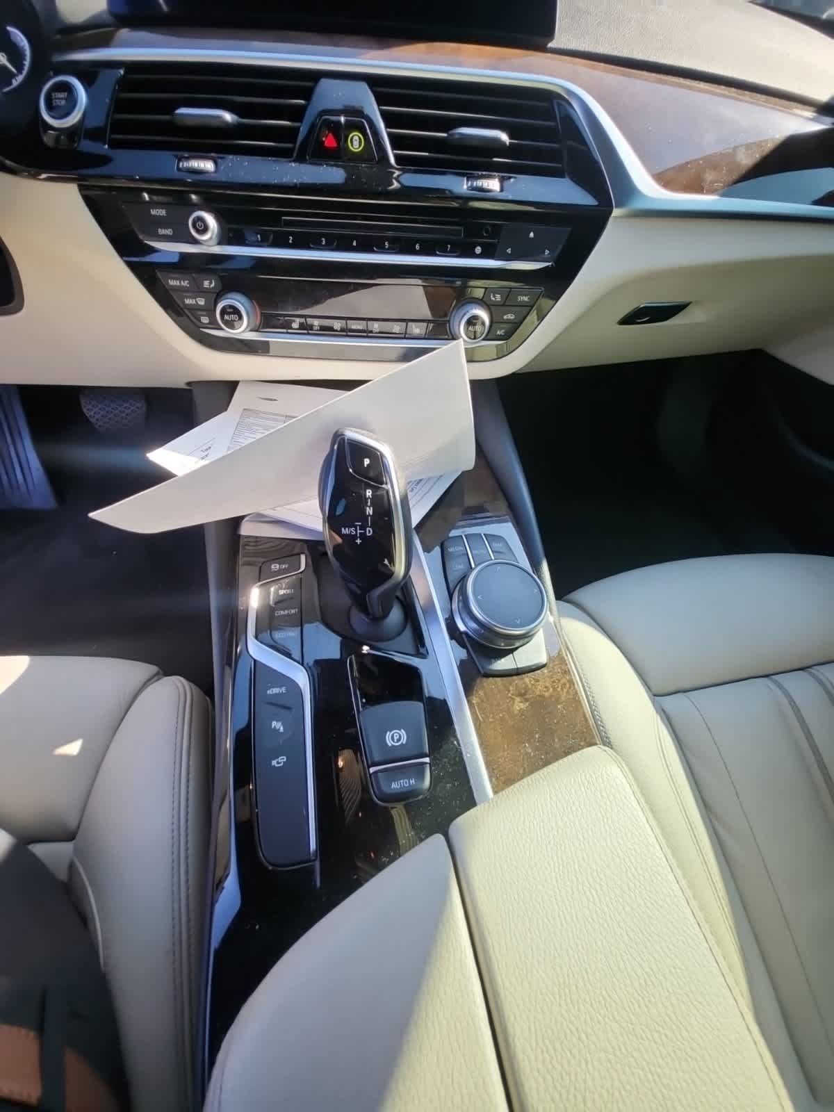 Used 2019 BMW 530e w/ Premium Package RWD image 3