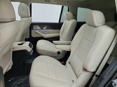 Used 2024 Mercedes-Benz GLS 450 4MATIC image 13