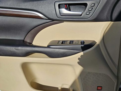 Used 2016 Toyota Highlander Limited FWD image 23