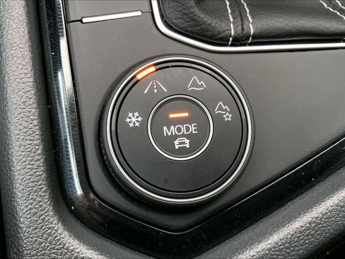 Used 2025 Volkswagen Taos SE image 56