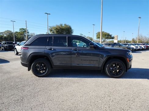 New 2026 Jeep Grand Cherokee Laredo image 2