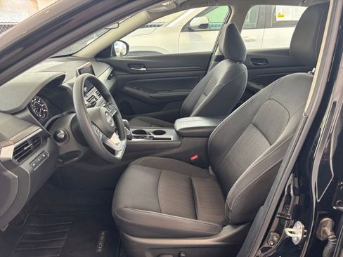 Used 2025 Nissan Altima 2.5 SV FWD image 27