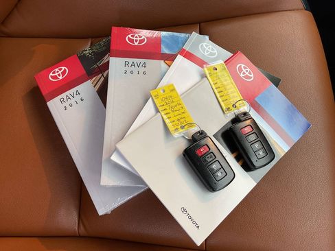 Used 2016 Toyota RAV4 Limited AWD/4WD image 46