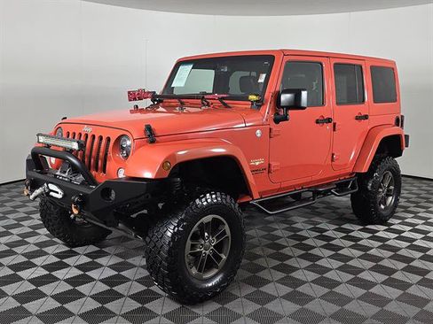 Used 2015 Jeep Wrangler Unlimited Sahara w/ Max Tow Package AWD/4WD image 11