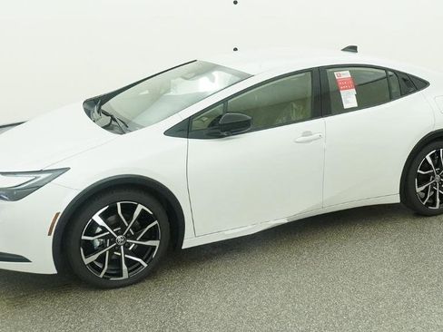 New 2026 Toyota Prius Plug-In Hybrid FWD image 6