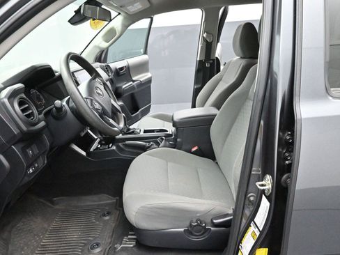 Used 2020 Toyota Tacoma TRD Sport image 11