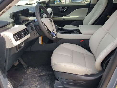 New 2026 Lincoln Aviator 2WD image 11