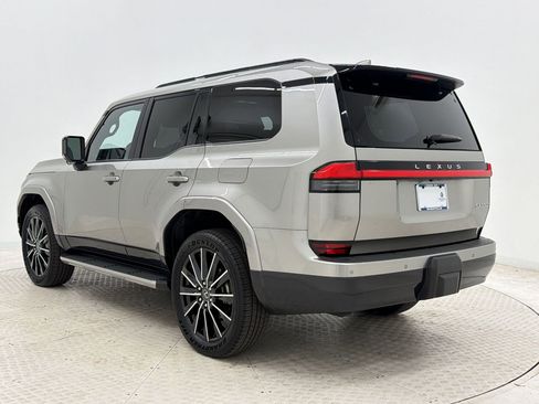 Used 2024 Lexus GX 550 w/ Accessory Package (2T) image 3