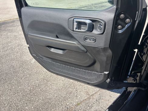 Used 2025 Jeep Wrangler Unlimited Sahara AWD/4WD image 18