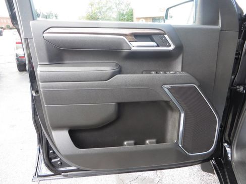 Used 2025 Chevrolet Silverado 1500 LT image 9