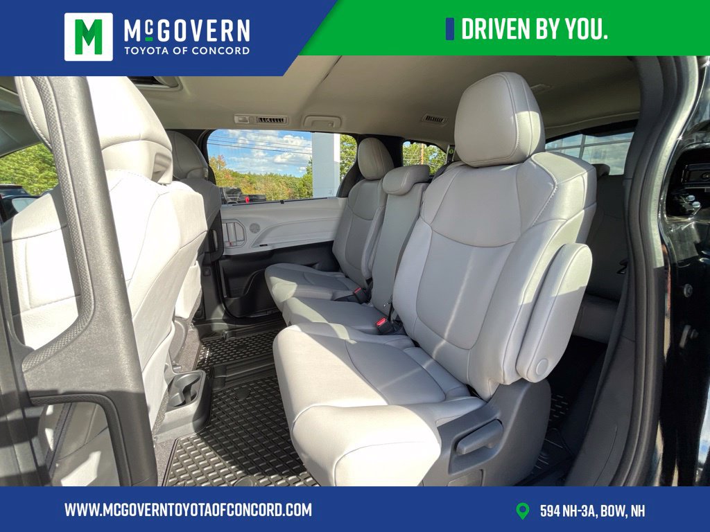 Used 2026 Toyota Sienna XLE FWD image 16