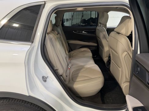 Used 2022 Lincoln Nautilus Reserve image 13