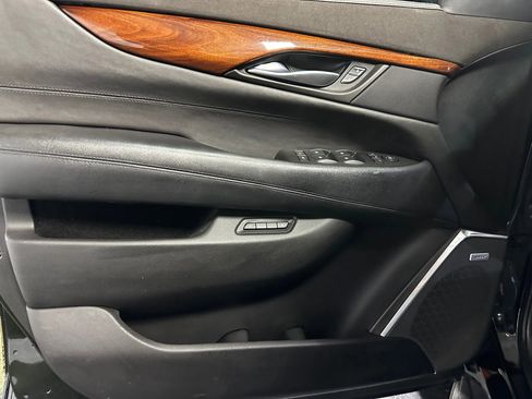 Used 2016 Cadillac Escalade Luxury image 12