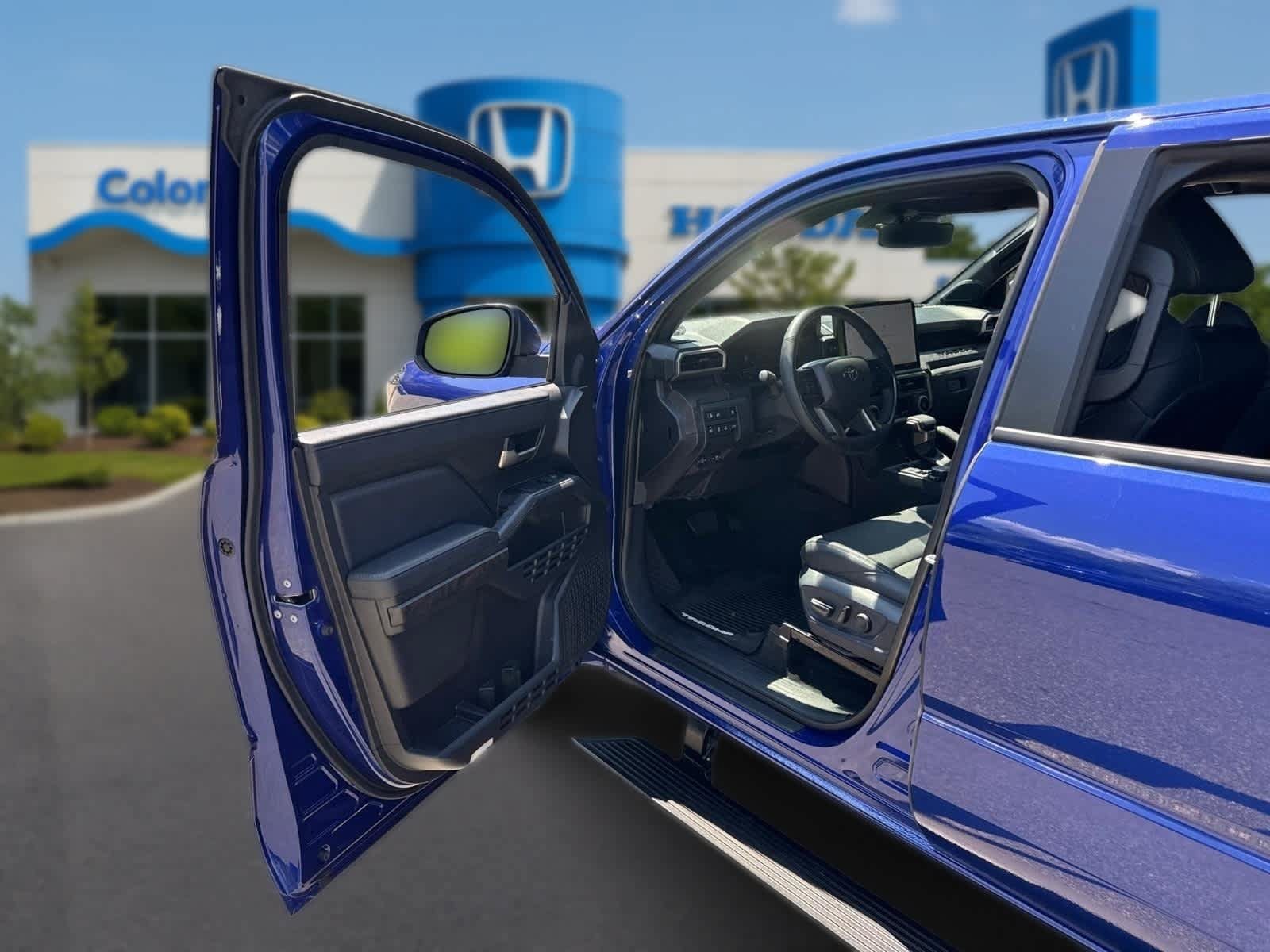 Used 2025 Toyota Tacoma Limited AWD/4WD image 11