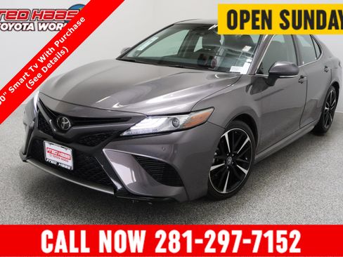 Used 2018 Toyota Camry XSE image 1