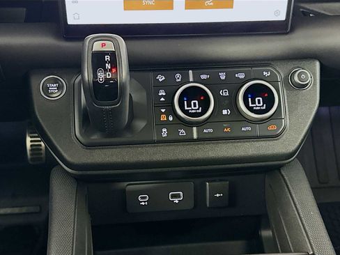 Used 2023 Land Rover Defender 90 V8 image 17