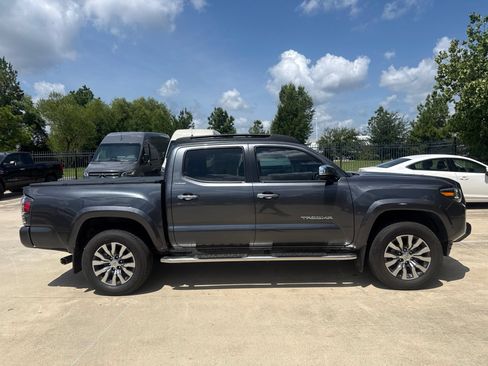 Used 2021 Toyota Tacoma Limited RWD image 3