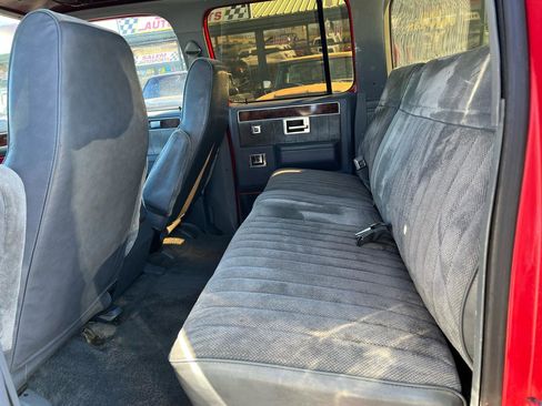 Used 1988 Chevrolet Suburban 2500 image 12